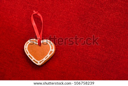 Sugar-icing gingerbread heart - beautiful christmas tree decoration