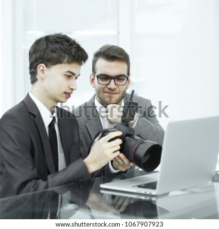 qualified photographers choose photos to upload files to their laptops