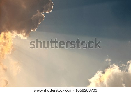 Picture of sun beams and cloudy sky
