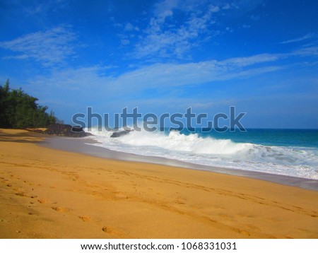 crashing waves on hawaii beach, kauai lumahai beach, morning