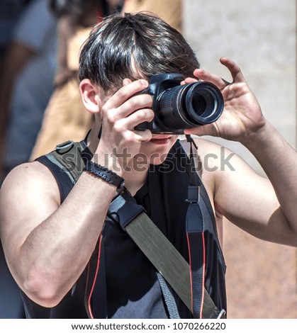 The photographer takes pictures in the street in the city