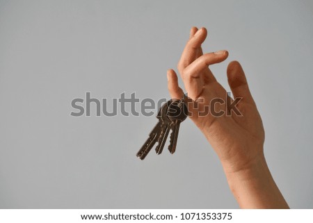 Hand (female) with a bunch of keys