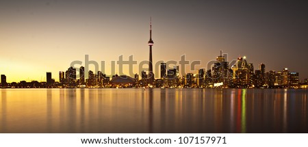 Scene of Toronto skyline from Central Island