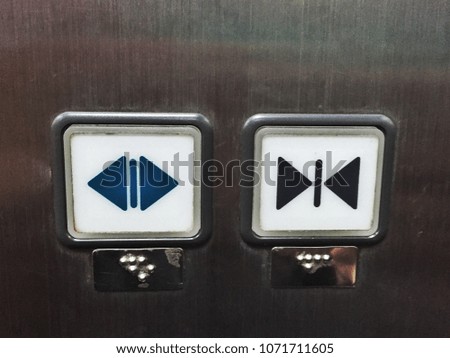 Push button to open and close the elevator.