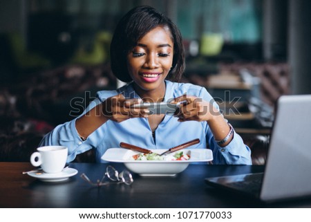 African american business woman doing photo