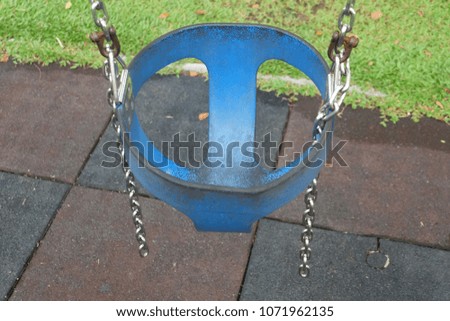 A picture of a swing for kids below three years old