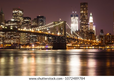 A night view of the Brooklyn Bridge 