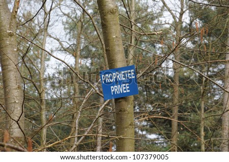 a sign on entry in a French forest