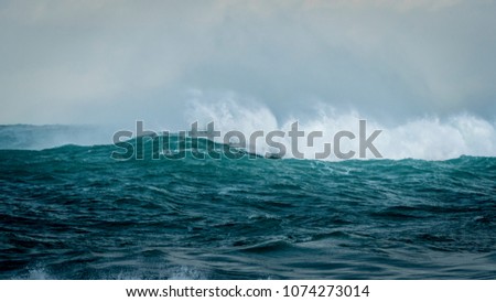 wave breaking in storm