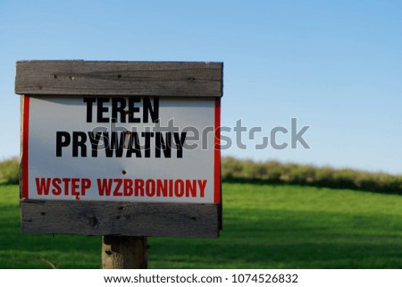 Sign saying in polish "do not enter, private area". 