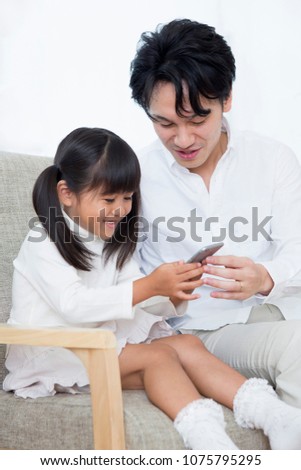 Japanese parent and child to take pictures
