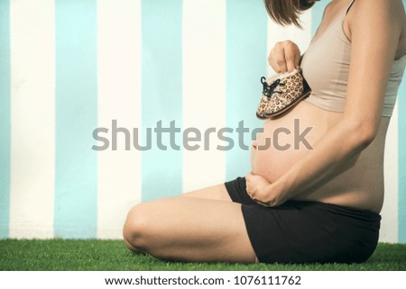 pregnant asia woman 