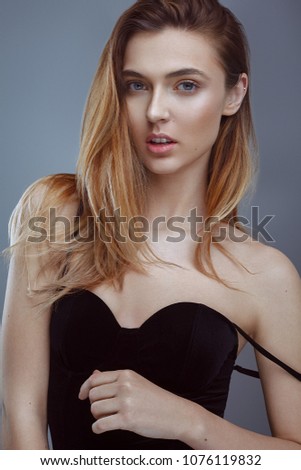 Beautyful Pretty Woman Fashion Studio Portrait