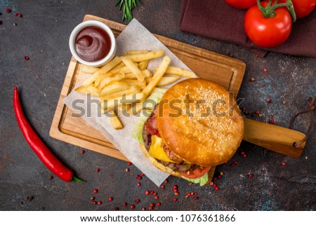 Hamurger with fries