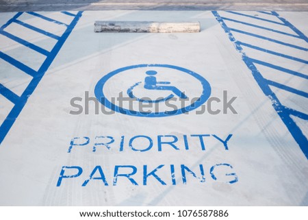 PRIORITY PARKING SIGN FOR HANDICAP IN DEPARTMENT STORE PARKING AREA