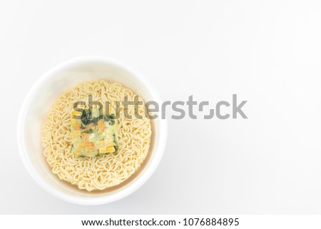 Cup ramen before hot water is added