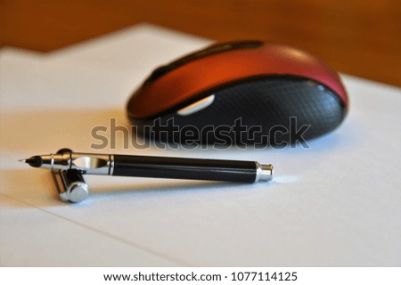 Fountain pen with computer mouse
