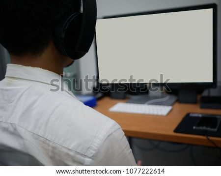 man wearing wireless headphone play video games online.