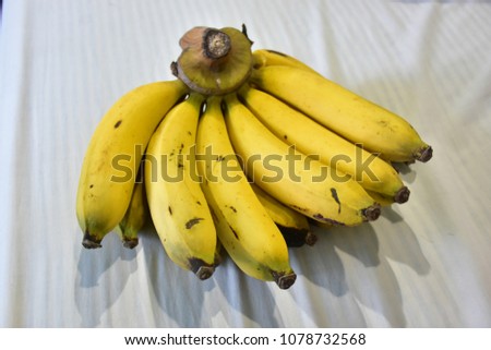 Photos of fruits with yellow