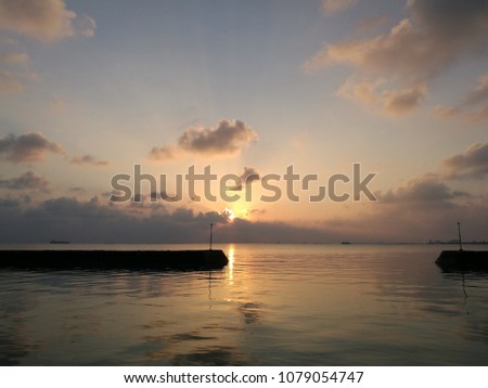 Maldives, Centara Ras Fushi Resort/ Maldives Island: early morning sunrise picture just before sun rising
