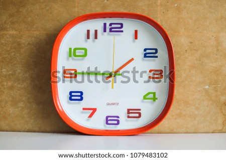1 o'clock and 15 minutes over brown background