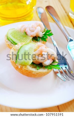 bread with cucumber and shrimps