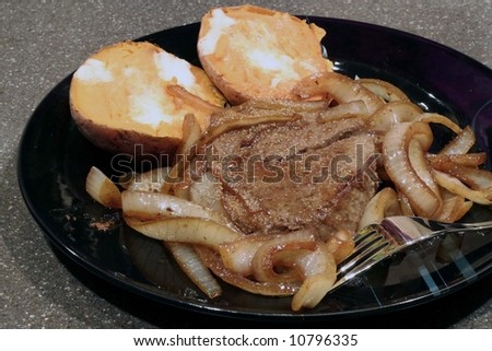Sweet potatoes with steak and onions