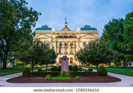 indiannapolis,indiana,usa. 09-13-17: indianna state house at night.