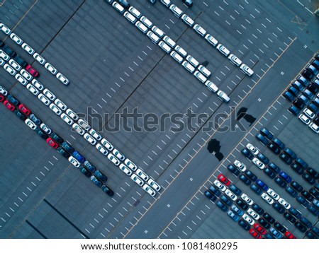 A car that aligned neatly.
A bird's eye view.
