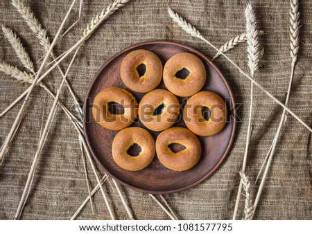 bagels in a plate with spikelets