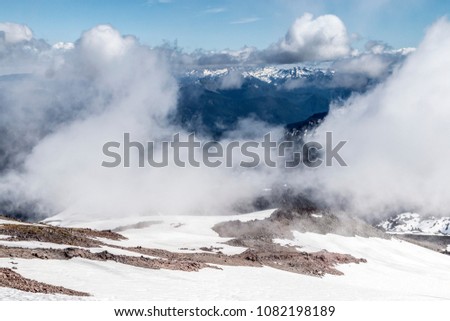 The view from the side of Mount Rainier in Mount Rainier National Park (Washington).