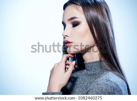  woman in profile, makeup, beauty                              