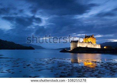 Night picture of Elian Donan Castle, Isle of Skye, Scotland