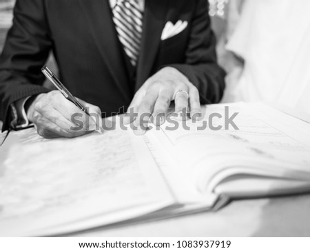 Groom wedding signature during the wedding ceremony