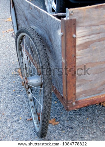 Crooked wheel on a cart