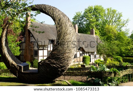 Anne Hathaway cottage. Shakespeare wife house Royalty-Free Stock Photo #1085473313