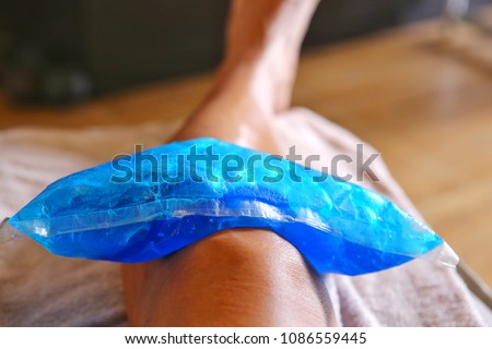 Use a cool bag to treat a knee injury. Royalty-Free Stock Photo #1086559445