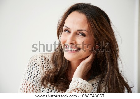 Smiling brunette woman looking to camera