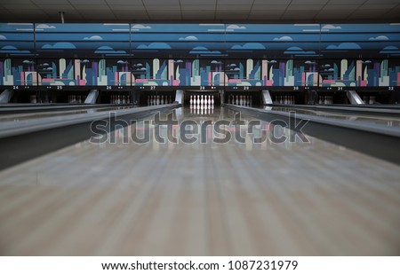 Bowling track with ten bowling pins