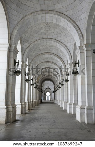 Diminishing perspective of arches in the Union Station arched alley