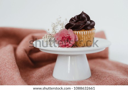 cupcake with flower 