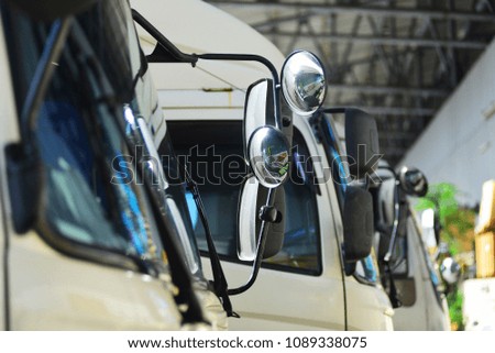 Round mirror And squares of trucks