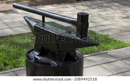 Blacksmith sledge and anvil