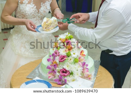 Wedding cake turquoise cutting