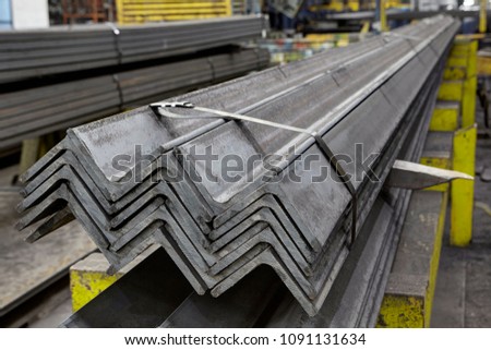 The arrangement of hot-dip steel angle before packing.