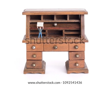 Small vintage wooden desk, small man with sigh - Clean desk policy