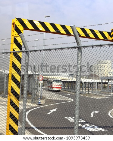 Barricade caution top and edgewise