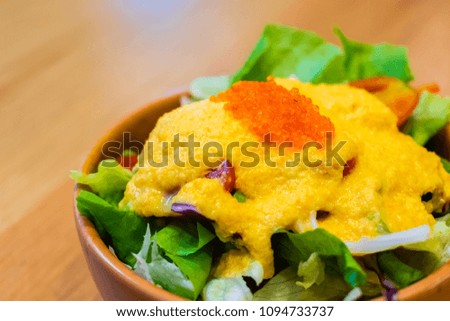 Japanese salad whit crushed egg