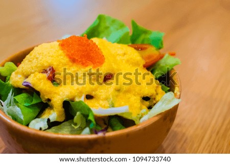 Japanese salad whit crushed egg