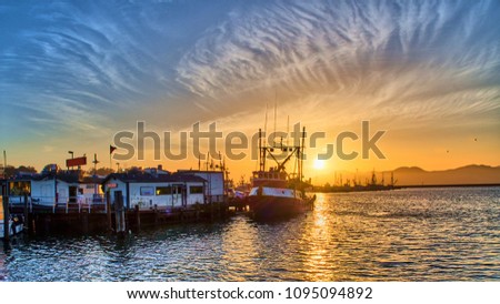 Port view at sunset from San Francisco Fisherman's Wharf Royalty-Free Stock Photo #1095094892